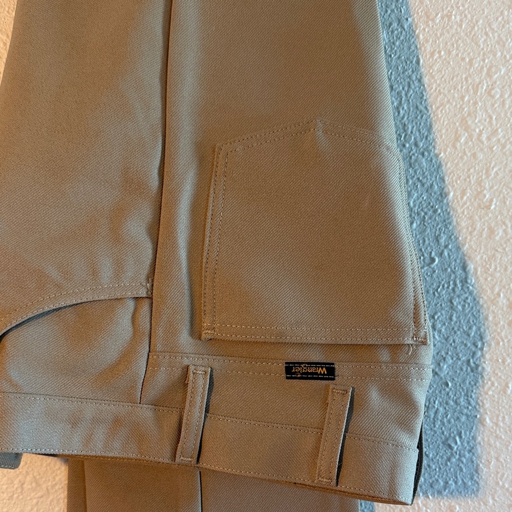 Wrangler Men's Cowboy Cut Pants in Tan